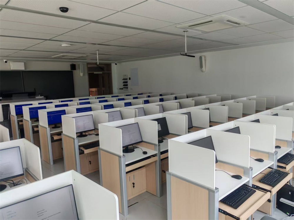 浙江省湖州學院（1018個位，13間升降屏風交互式機房）