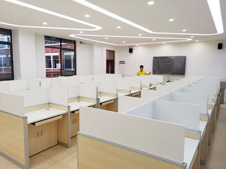 惠州京師薈成學校計算機升降屏風語音室